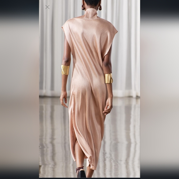 ZARA PLEATED TEXTURED BLUSH/GOLD MIDI COWL NECKLINE DRESS ✨️SIZE S✨️ - Picture 3 of 5